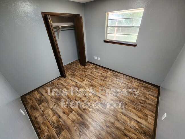Foto del edificio - 924 Crestview Ave