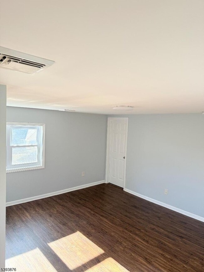 Building Photo - 95 Thompson Ave