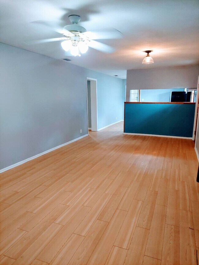 Foto del edificio - 5041 Tillie Ln