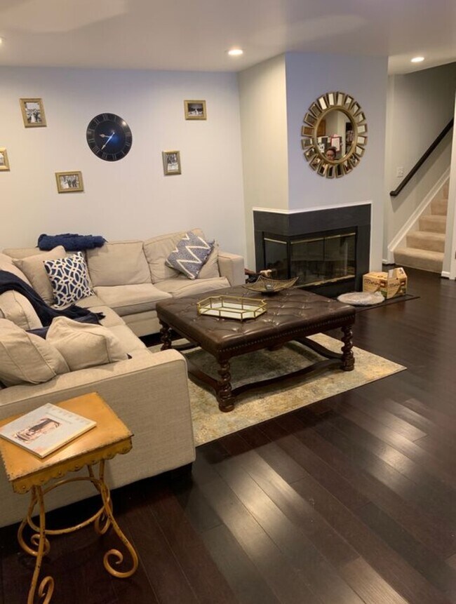 Foto del edificio - 8318 Bluebird Way