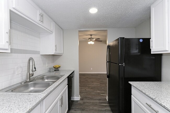 B2 - 2HAB, 2BA - 1201SF - Cocina - Zander Park
