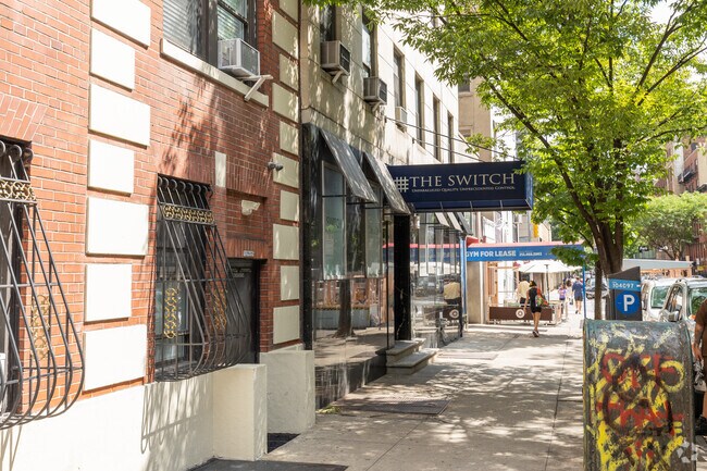 Building Photo - 127-129 E 31st St