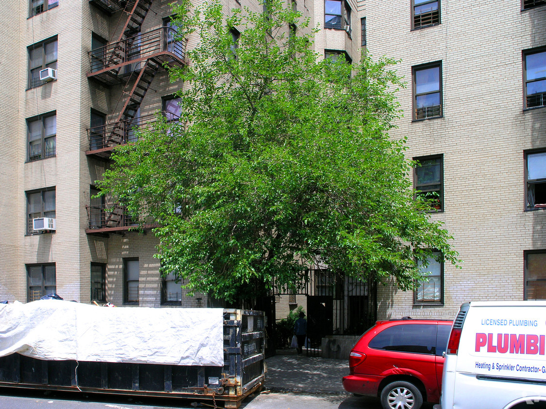 Foto del edificio - 111 W 183rd St