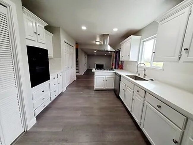 Foto del edificio - Spacious 2 Story Home With Lincoln Schools