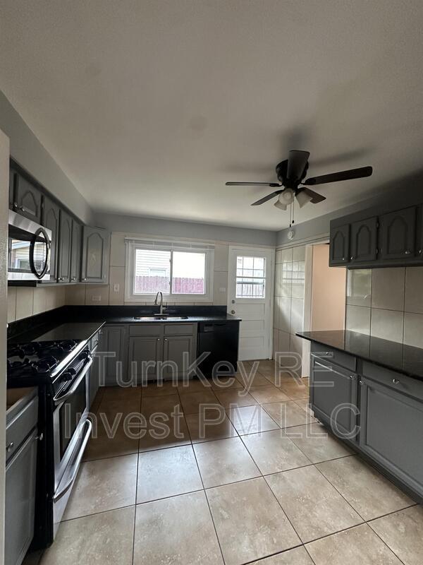 Foto del edificio - 923 W 187th St