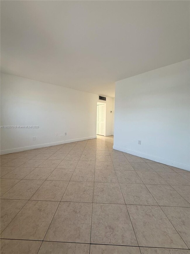 Foto del edificio - 5165 W Flagler St