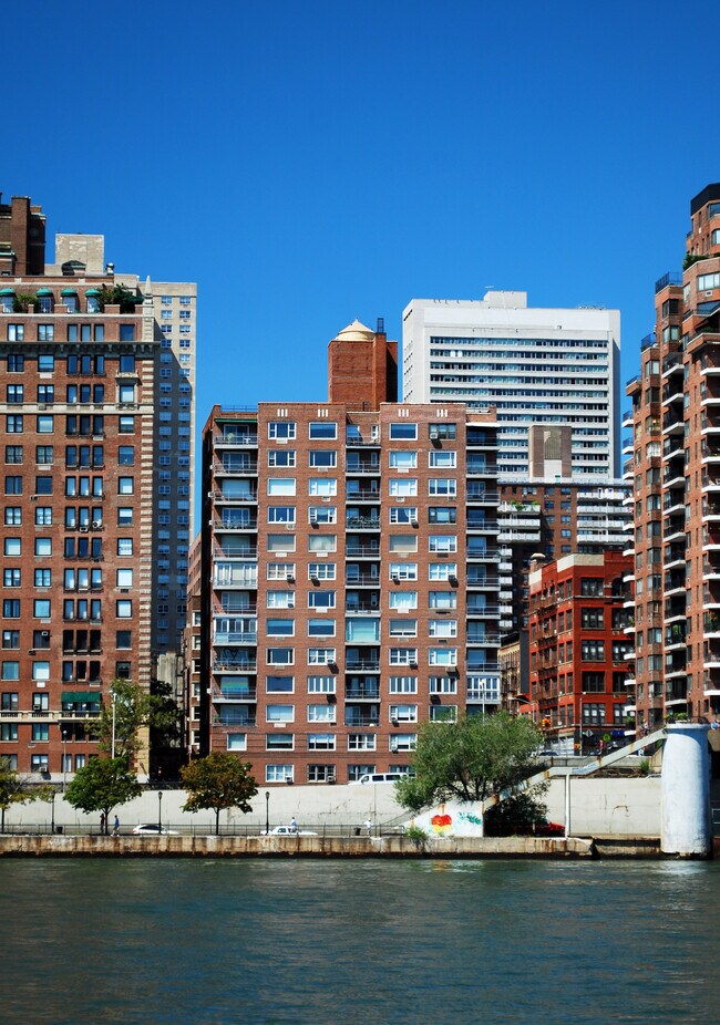 Foto del edificio - Riverview House