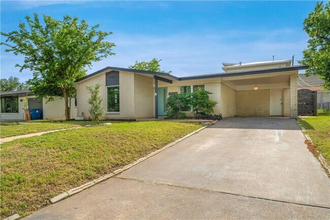 Building Photo - 1802 Loreto Dr
