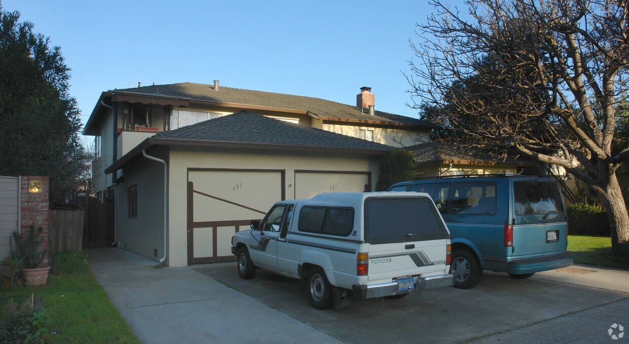 Primary Photo - 435-437 S Pastoria Ave