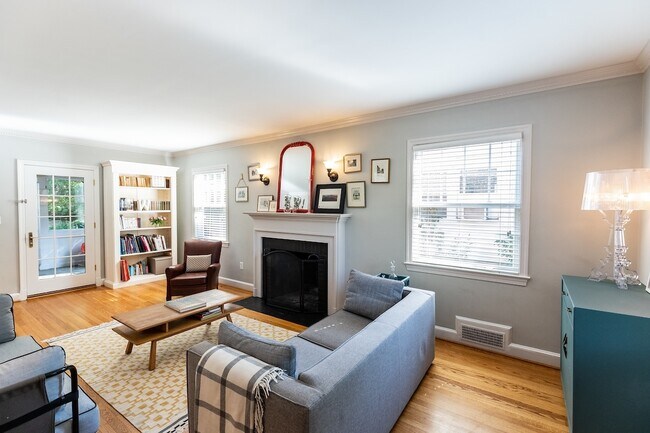 Building Photo - 3 Bedroom 3.5 Bathroom - AU Park Colonial ...
