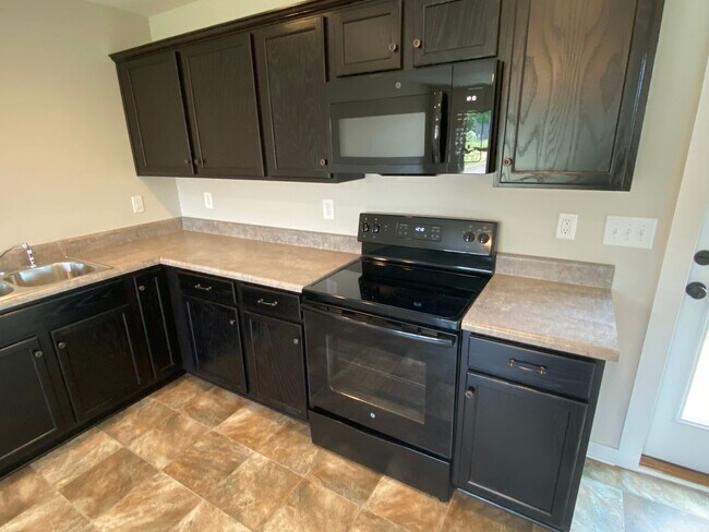 Foto del edificio - Home for rent in Talladega!!!! Available t...