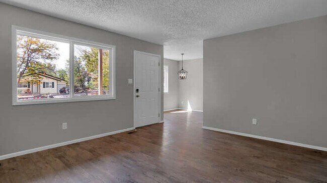 Foto del edificio - 2235 Whitewood Dr