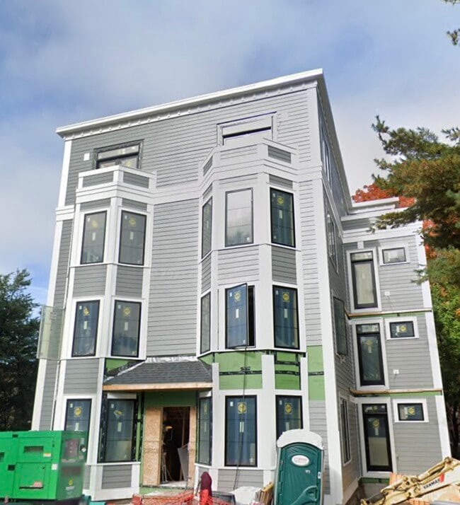 Building Photo - 104 Warren St
