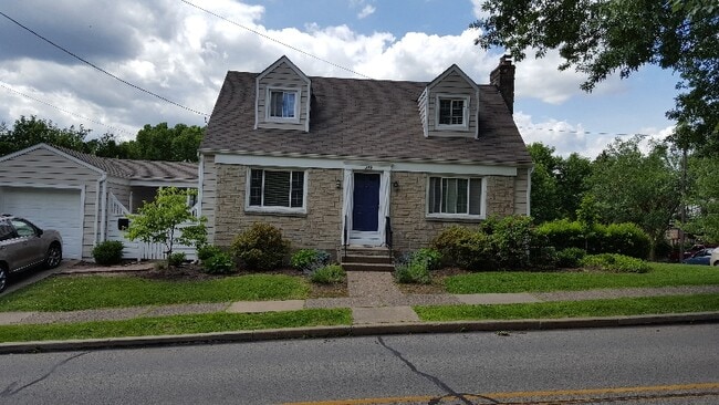 Building Photo - 409 Sunset Dr