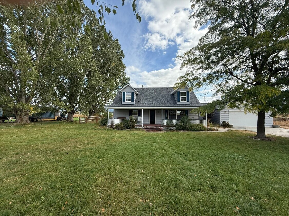 Foto principal - 3 bed 2.5 bath Victor home with pasture.