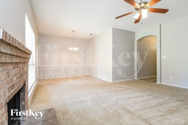 Building Photo - 733 Crestmont Drive