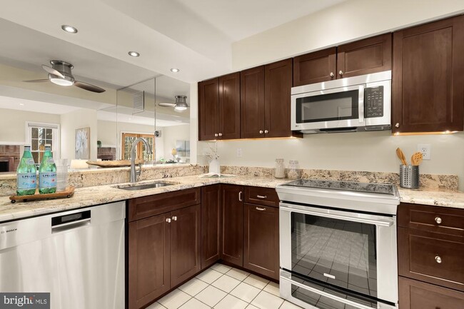 Building Photo - 2038 Derby Ridge Ln