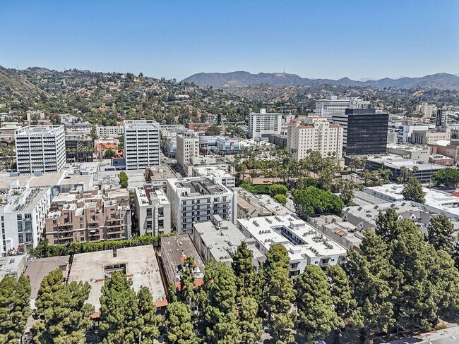 Building Photo - Pinewood Lane Apartments