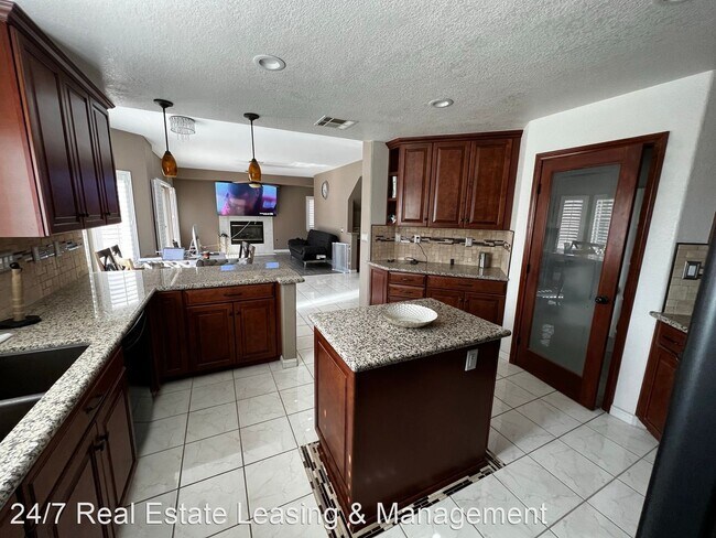 Foto del edificio - 5 br, 3 bath House - 44319 Westridge Drive