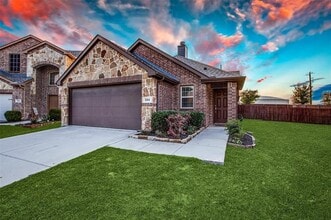 Building Photo - 233 Red Hawk Pl