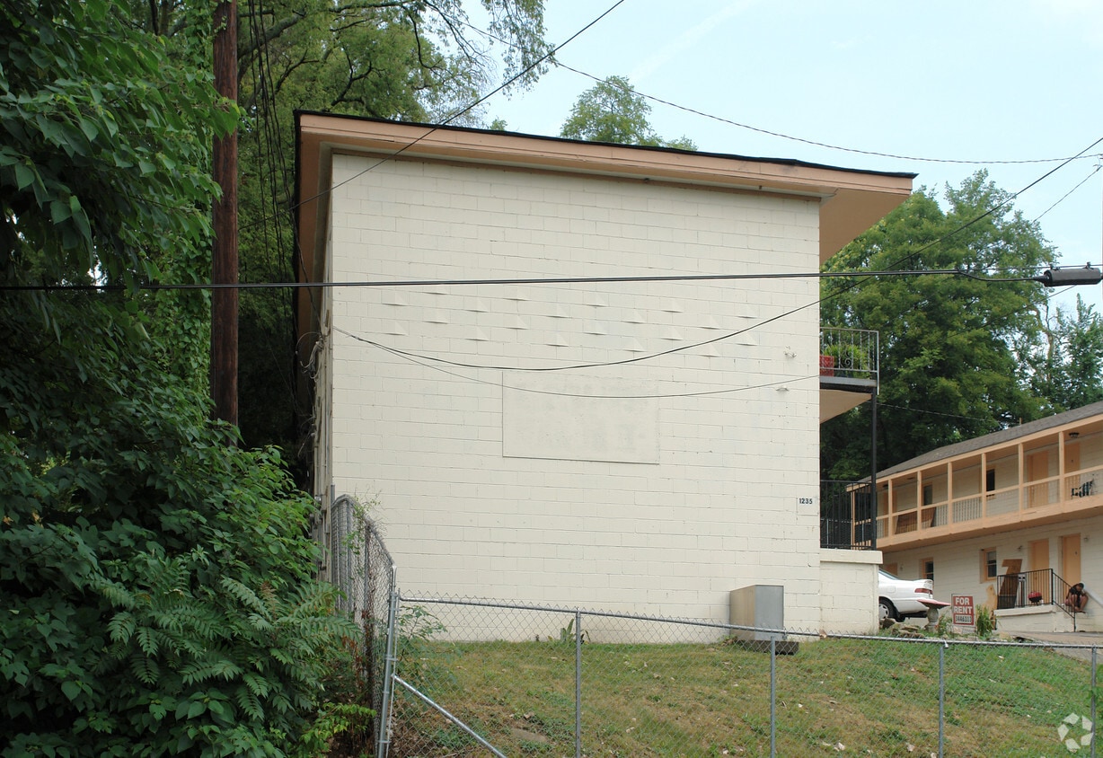 Building Photo - 1235 Lewis St