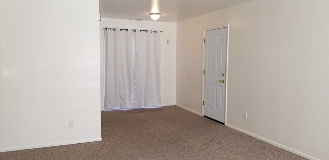 Foto del edificio - 1/2 OFF NOVEMBER RENT