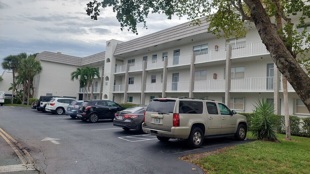 Sunrise Lakes Blvd Unit 305, Sunrise, FL 33322 Condo for Rent in