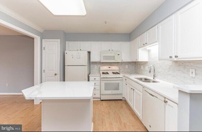 Foto del edificio - 13736 Palmetto Cir