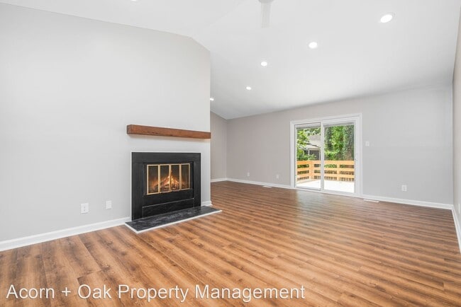 Building Photo - 3 br, 2 bath House - 3 Meetinghouse Ln