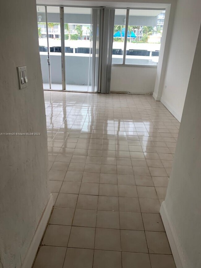 Foto del edificio - 7545 E Treasure Dr