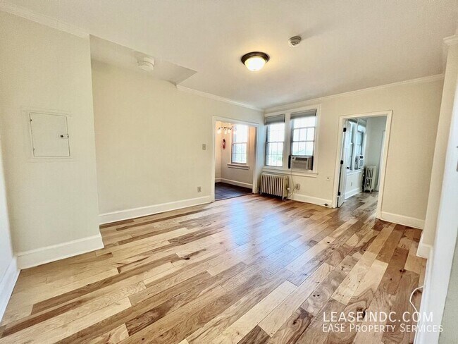 Foto del edificio - 3010 Wisconsin Ave NW