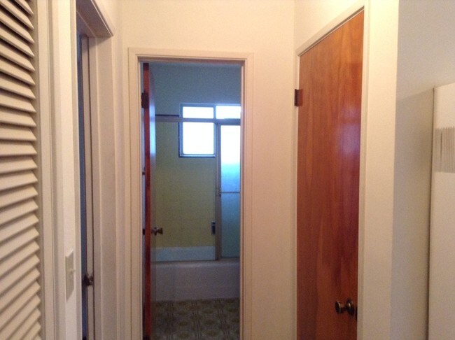 Building Photo - 280 Tognazzini Ave