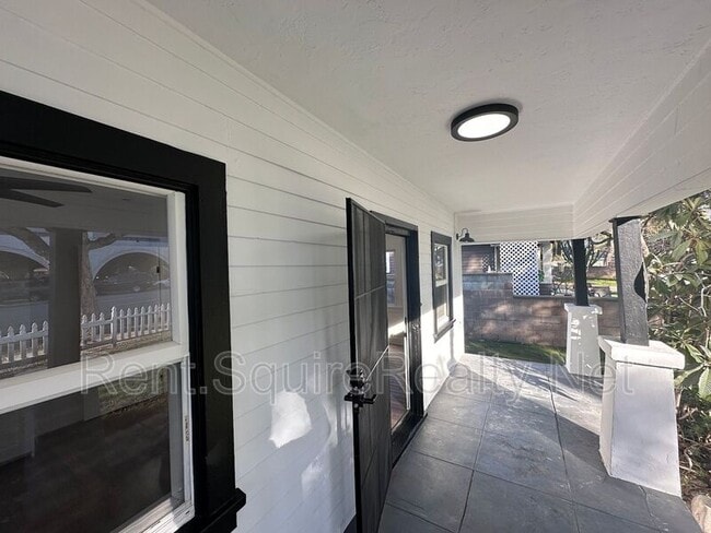 Building Photo - 821 N San Gabriel Ave
