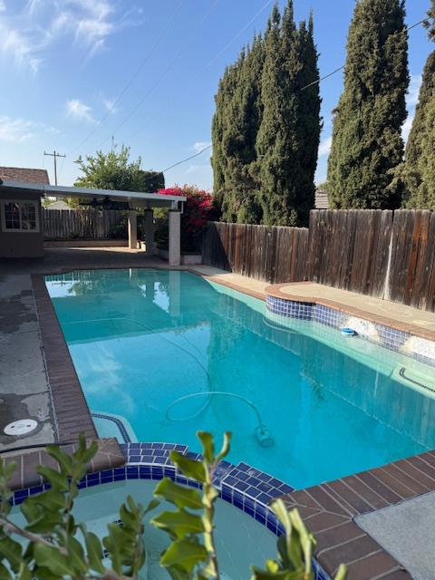 PATIO TRASERO/PISCINA Y SPA - 1809 Sandalwood Ave