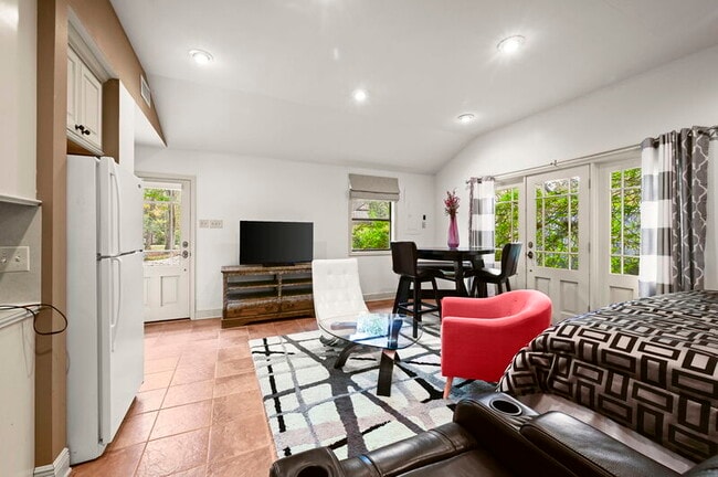 Foto del edificio - 4724 Lake Point Ave