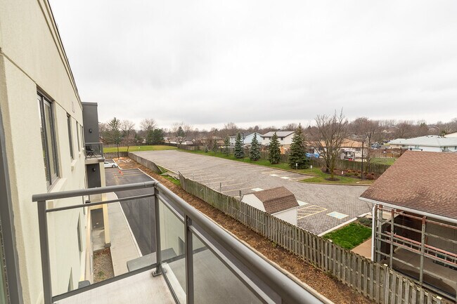Photo du bâtiment - 6479 Montrose Rd