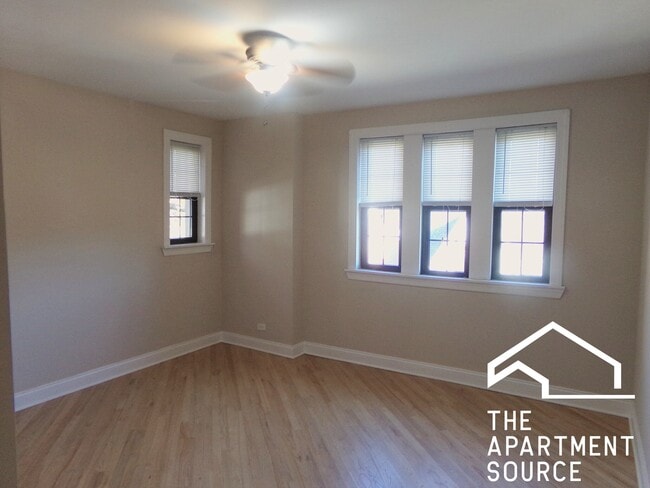 Foto del edificio - 894 Green Bay Rd