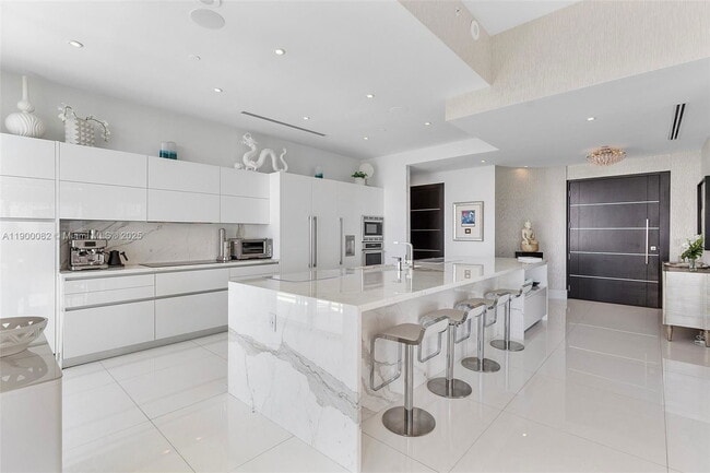 Foto del edificio - 700 NE 24th St