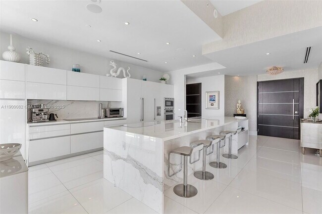 Foto del edificio - 900 Brickell Key Blvd