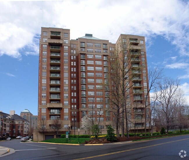 Building Photo - Stratford House