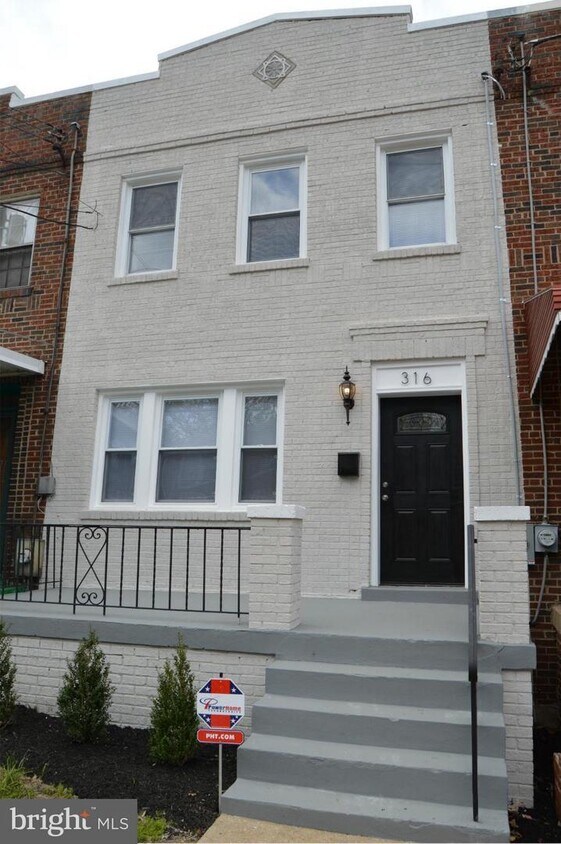 Front Door - 316 Division Ave NE