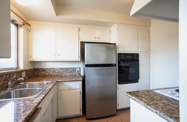 Building Photo - 510 N Santa Anita Ave
