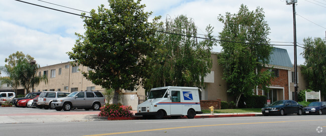 Building Photo - Tarzana West Apartments