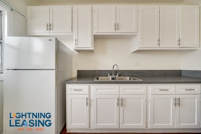 Building Photo - 1057 Normandie Ave