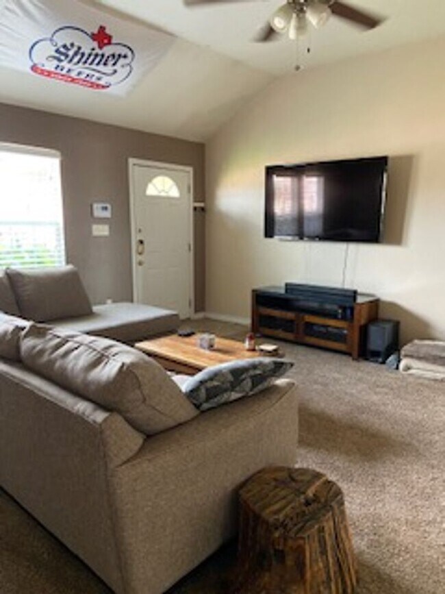 Building Photo - 726 Chanticleers Ln