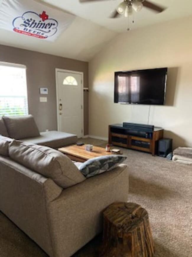 Foto del edificio - 726 Chanticleers Ln