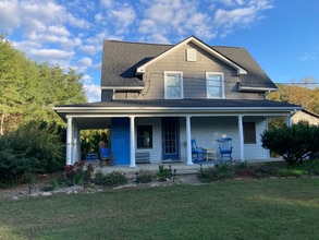 Building Photo - 27 Spruce St