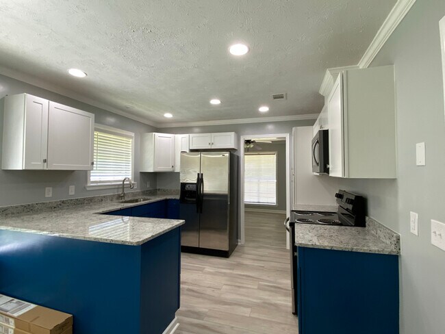 Foto del edificio - 200 Poplar Dr
