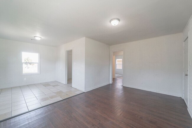 Foto del edificio - 2bed/1bath
