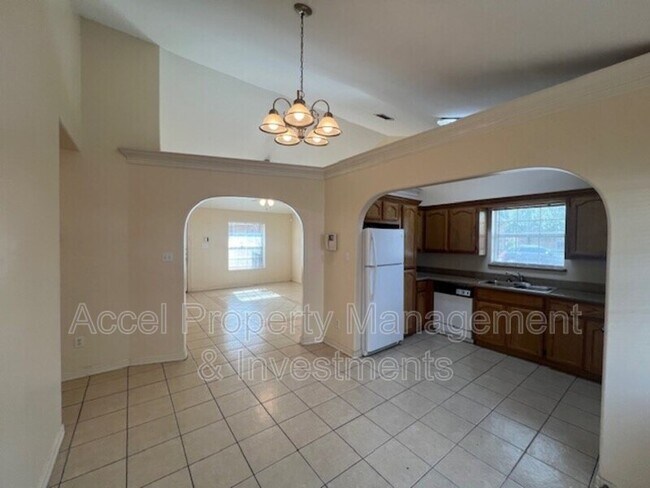 Building Photo - 1902 Bahamas Dr